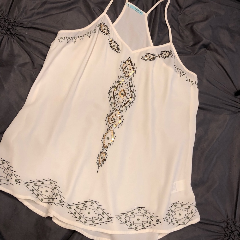 Flowy tank